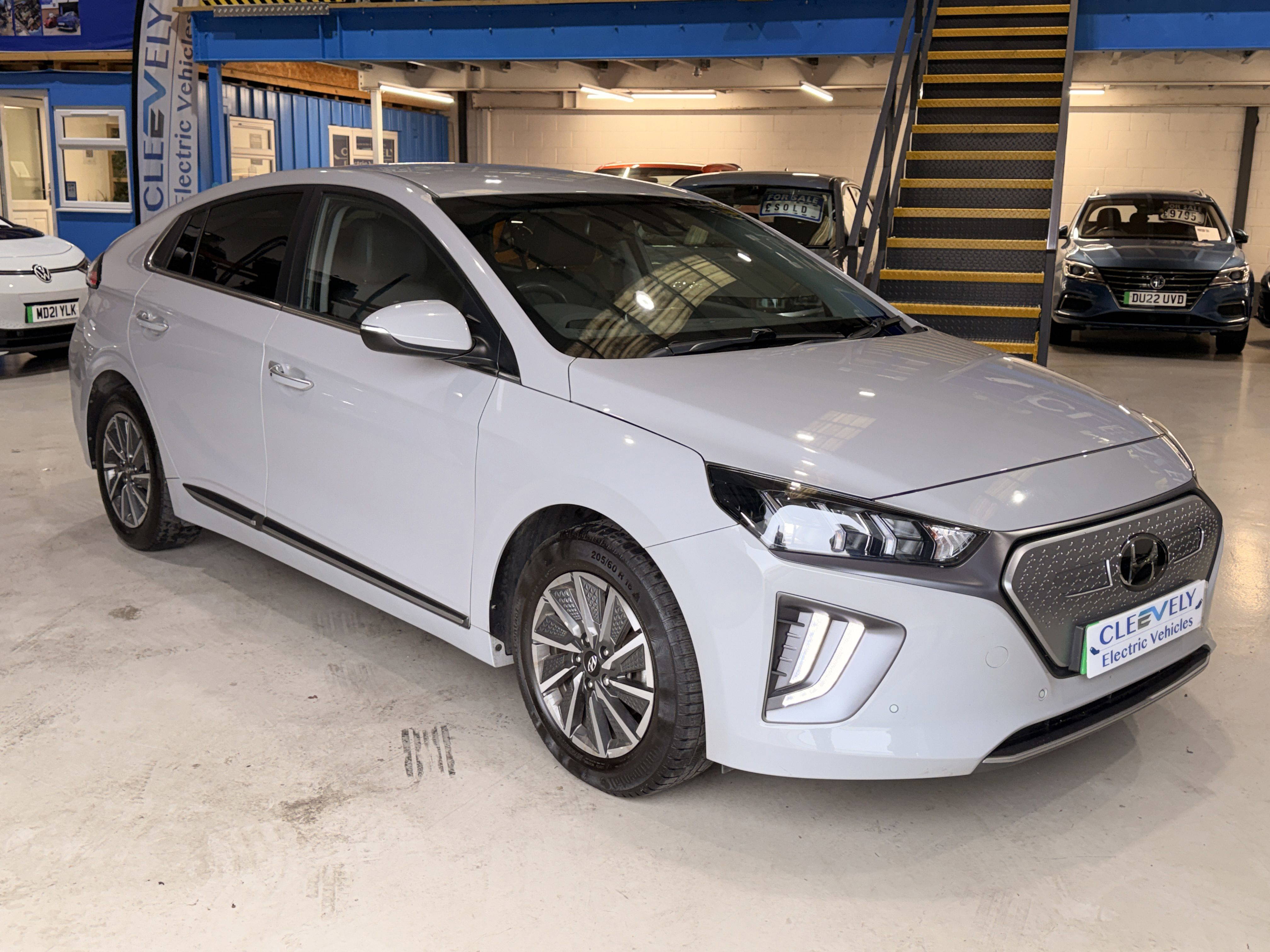 Hyundai Ioniq Premium SE 38.3kWh